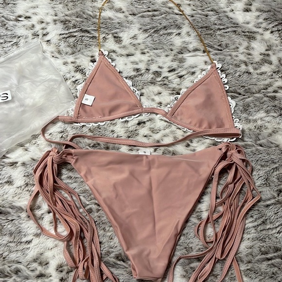 Bikini - Picture 4 of 5